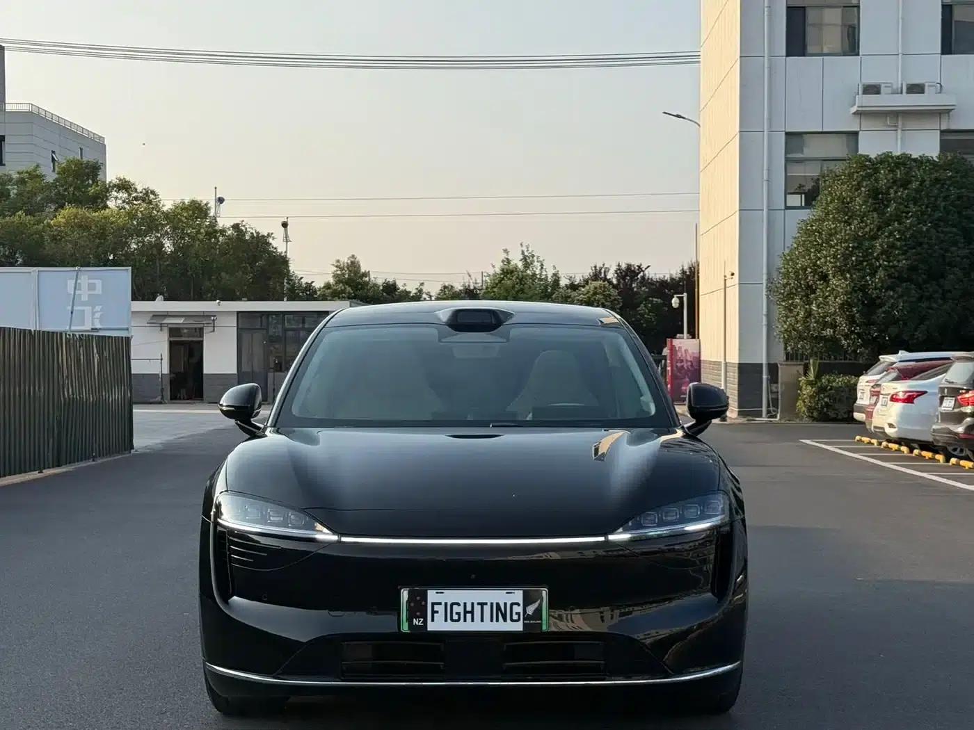 Zhijie R7 2024 Pure Electric 802km Max — миниатюра 2