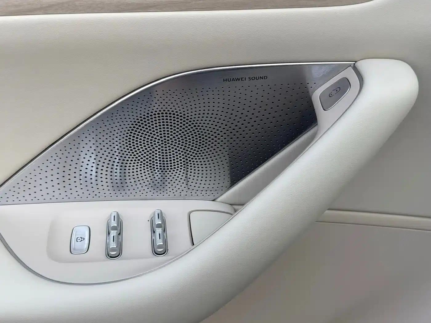 Zhijie R7 2024 Pure Electric 802km Max — миниатюра 5