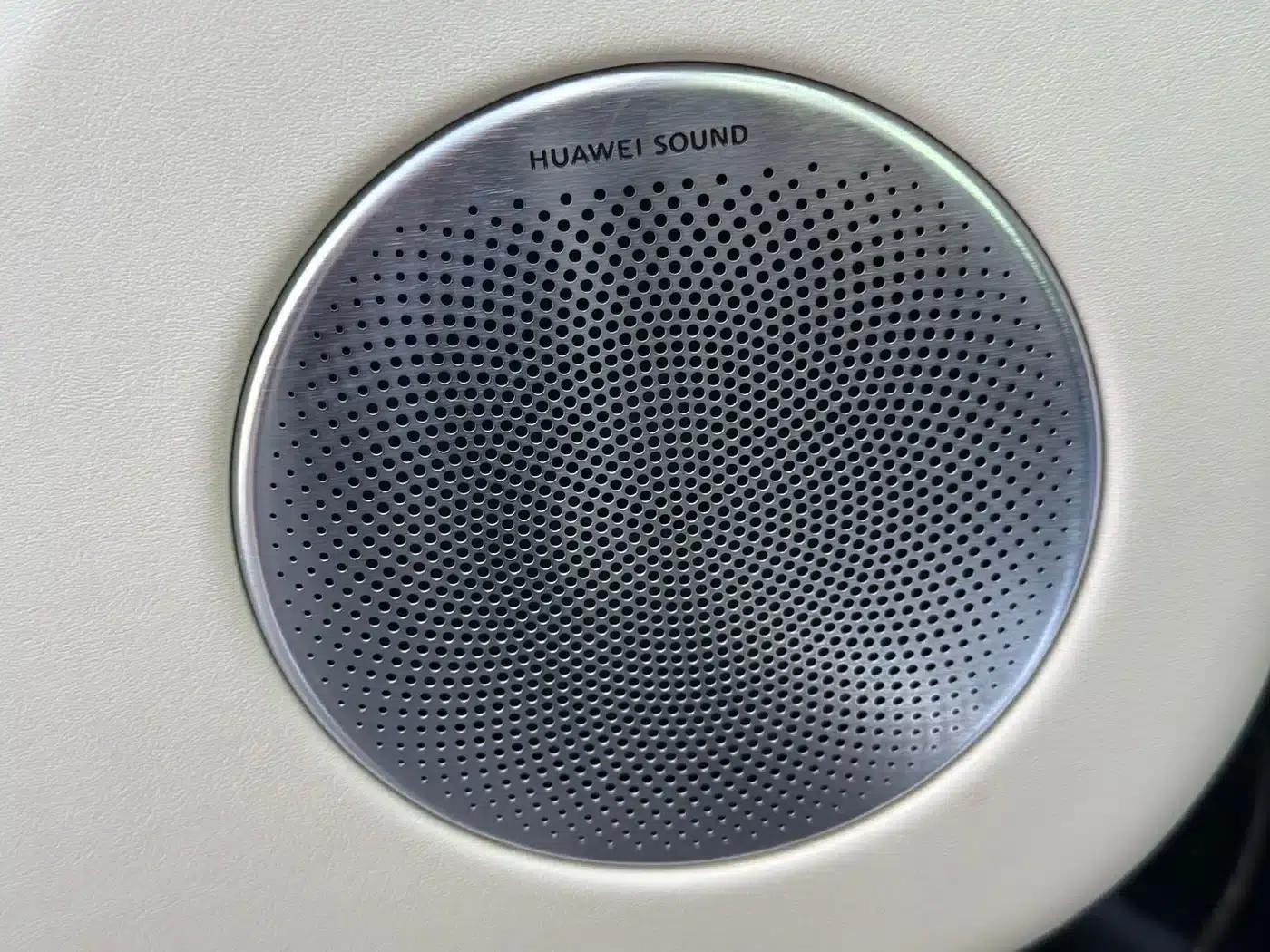 Zhijie R7 2024 Pure Electric 802km Max — миниатюра 6