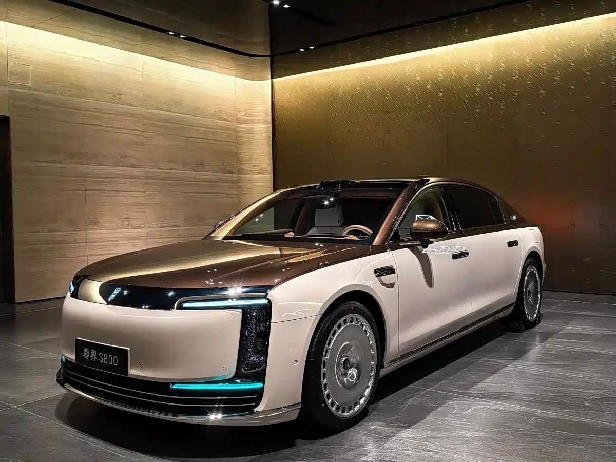 2025 S800 Premium Range Extended Executive 4-Seat (with 896-line LiDAR) — миниатюра 1