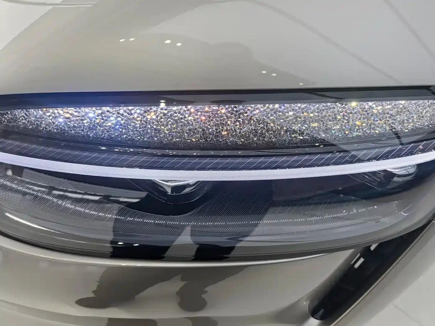 Wenjie M6 2026 Pure Electric Max+ Long Range Edition — миниатюра 2