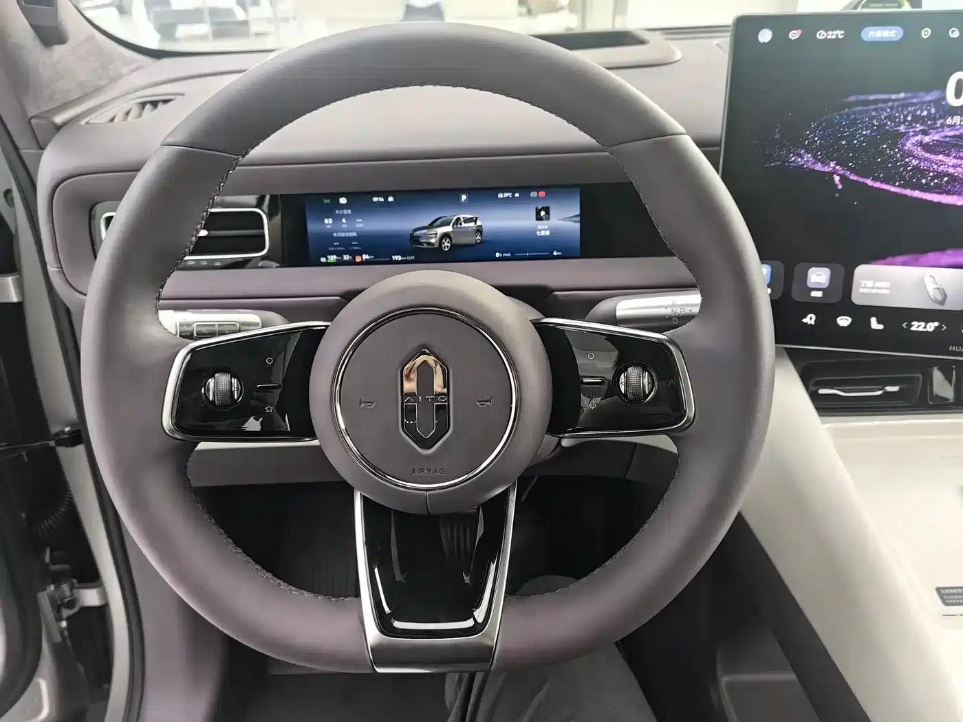 Wenjie M6 2026 Pure Electric Max+ Long Range Edition — миниатюра 9
