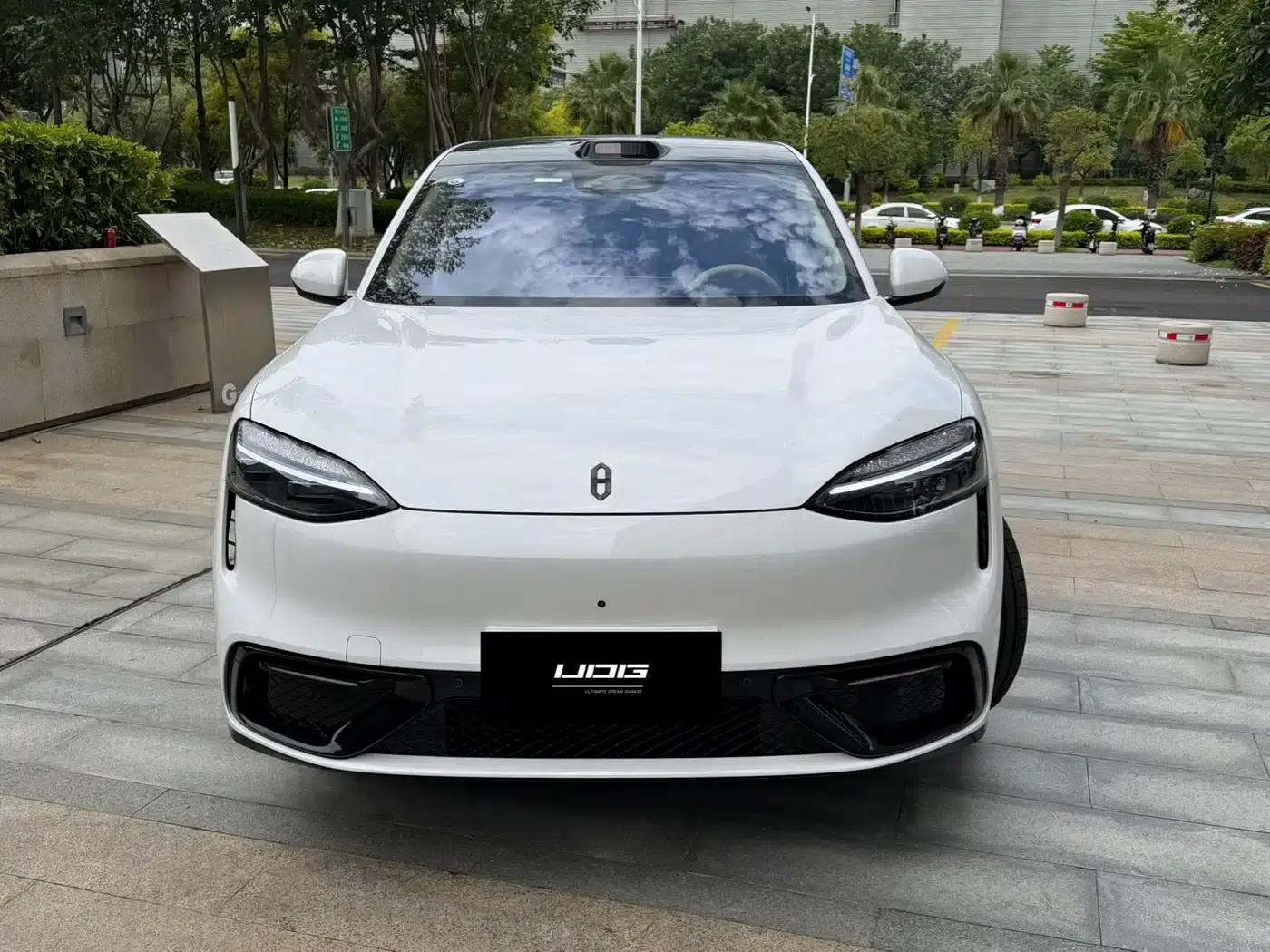 Wenjie M6 2026 Pure Electric Max+ Long Range Edition — миниатюра 2