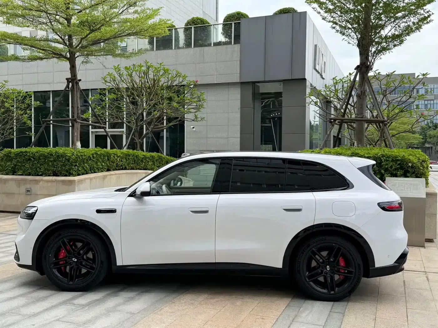 Wenjie M6 2026 Pure Electric Max+ Long Range Edition — миниатюра 4