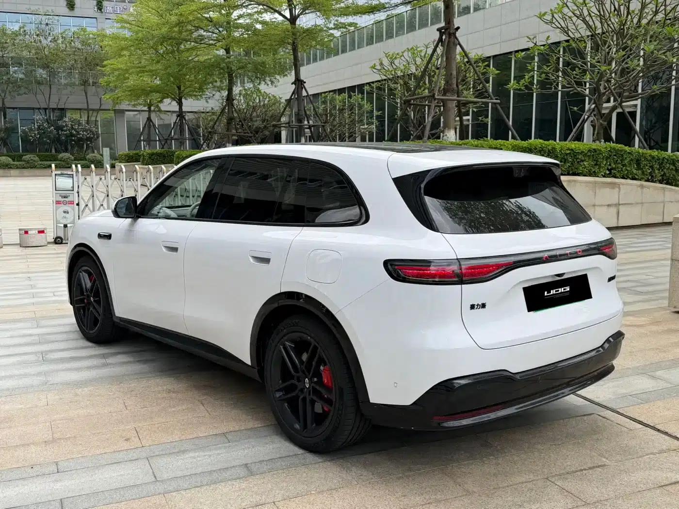 Wenjie M6 2026 Pure Electric Max+ Long Range Edition — миниатюра 5