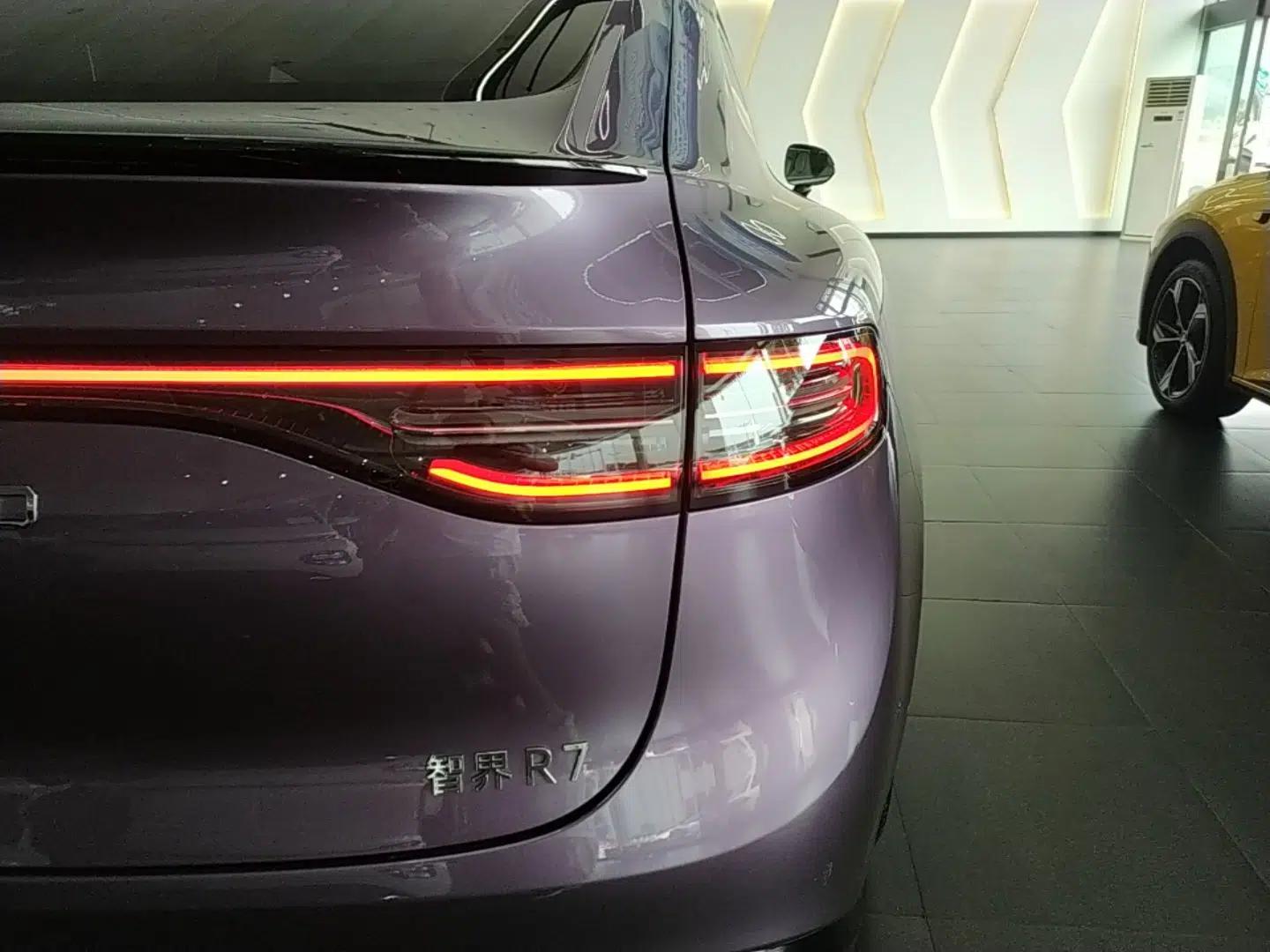 Hima Luxeed R7 2025 Range-Extended Version 251 km Max — миниатюра 9