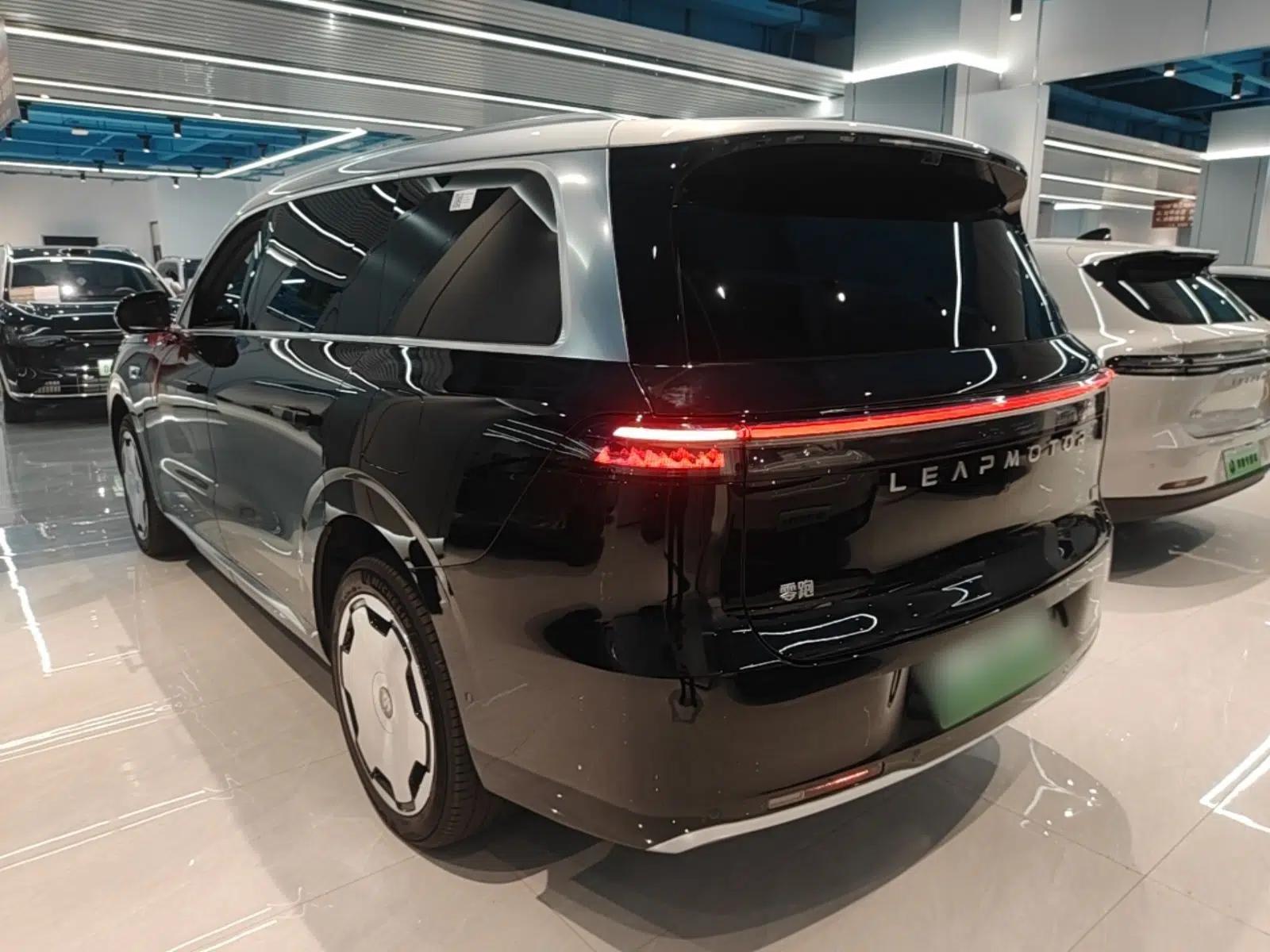 Leapmotor D19 2026 Range-Extended 500 Smart Luxury Edition Seven-Seat — миниатюра 4