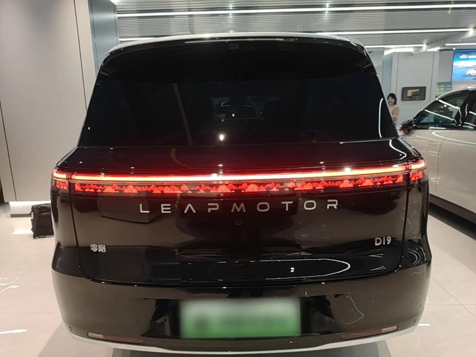 Leapmotor D19 2026 Range-Extended 500 Smart Luxury Edition Seven-Seat — миниатюра 5