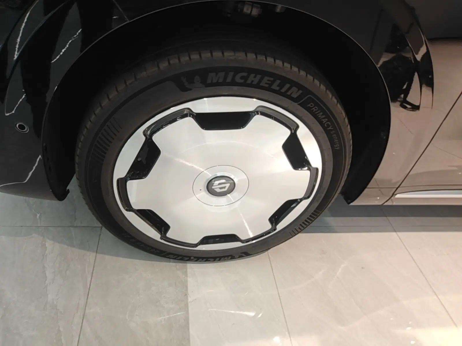 Leapmotor D19 2026 Range-Extended 500 Smart Luxury Edition Seven-Seat — миниатюра 10