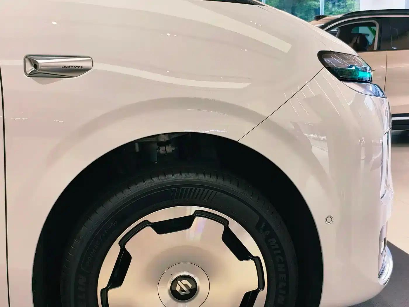 Leapmotor D99 2026 Pure Electric 700 Smart Edition — миниатюра 2