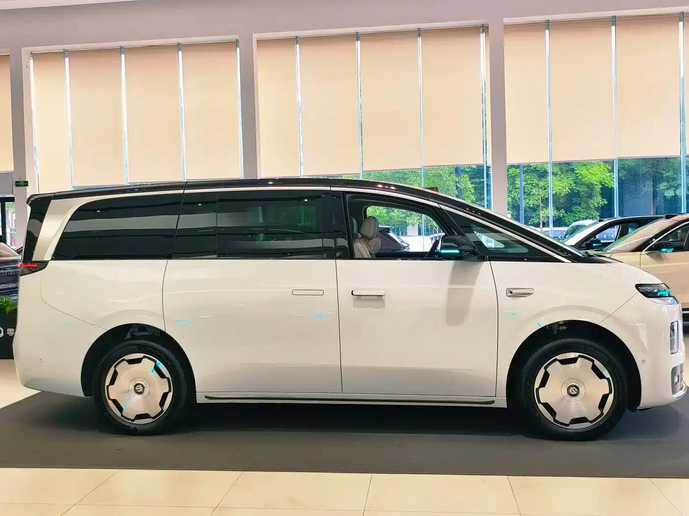 Leapmotor D99 2026 Pure Electric 700 Smart Edition — миниатюра 12