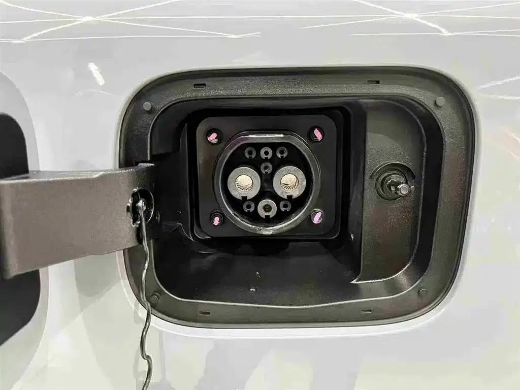 Venucia V DD-i 2023 Model 110km iE Edition — миниатюра 6