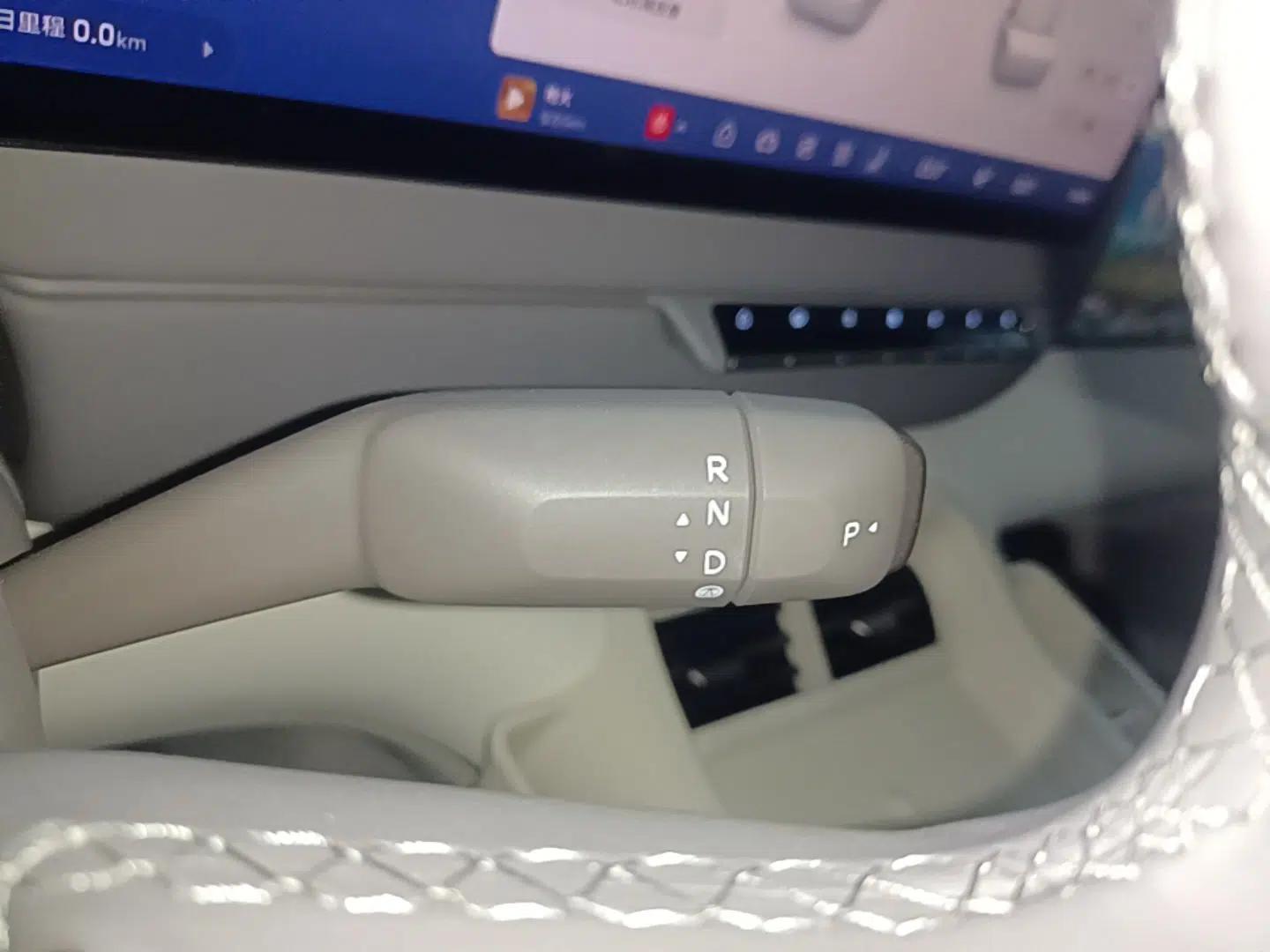 IM Zhiji LS8 2026 Model 66 Ultra Tech Flagship Five-Seat — миниатюра 21
