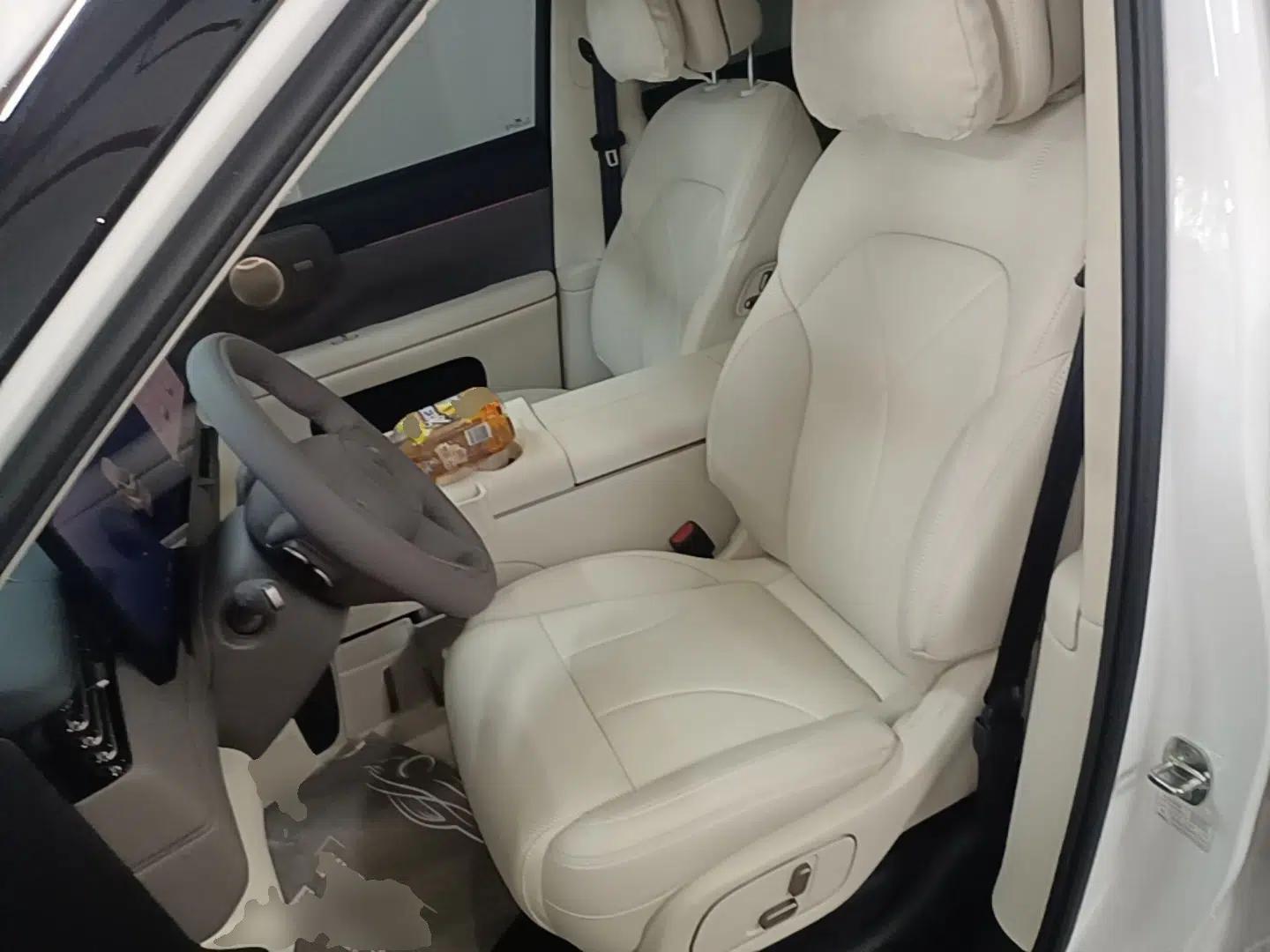 IM Zhiji LS8 2026 Model 66 Ultra Tech Flagship Five-Seat — миниатюра 22