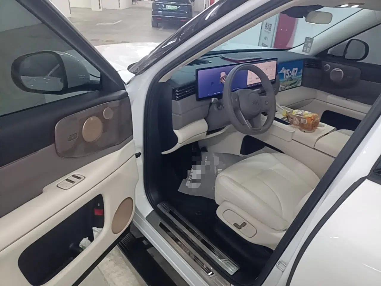 IM Zhiji LS8 2026 Model 66 Ultra Tech Flagship Five-Seat — миниатюра 23