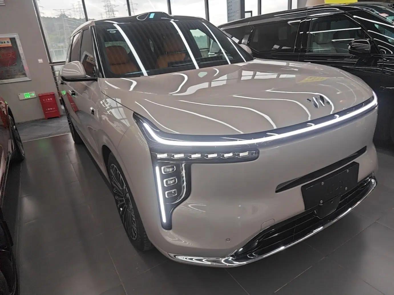 IM Zhiji LS8 2026 Model 52 Max+ Luxury Six-Seat — миниатюра 3