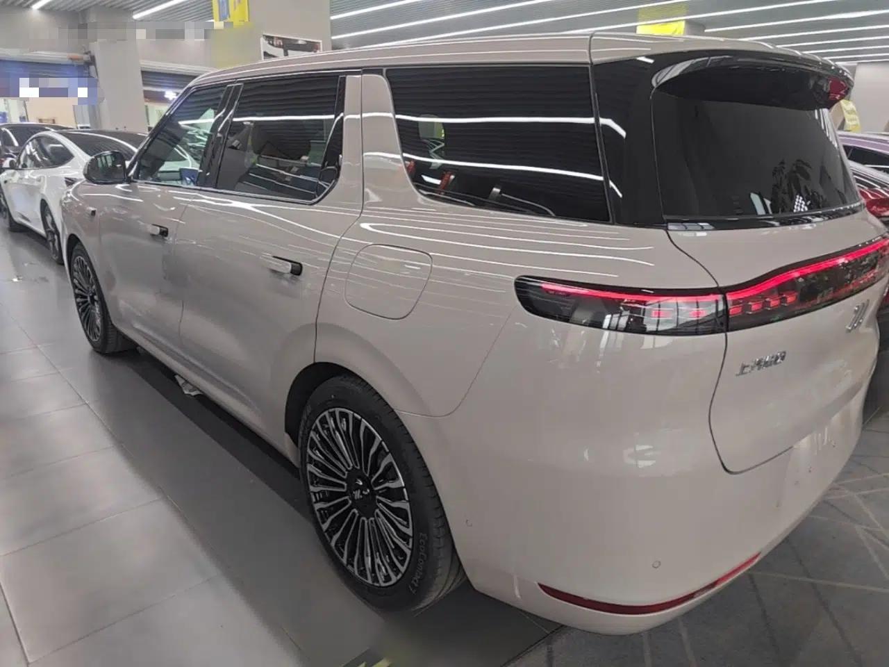 IM Zhiji LS8 2026 Model 52 Max+ Luxury Six-Seat — миниатюра 4
