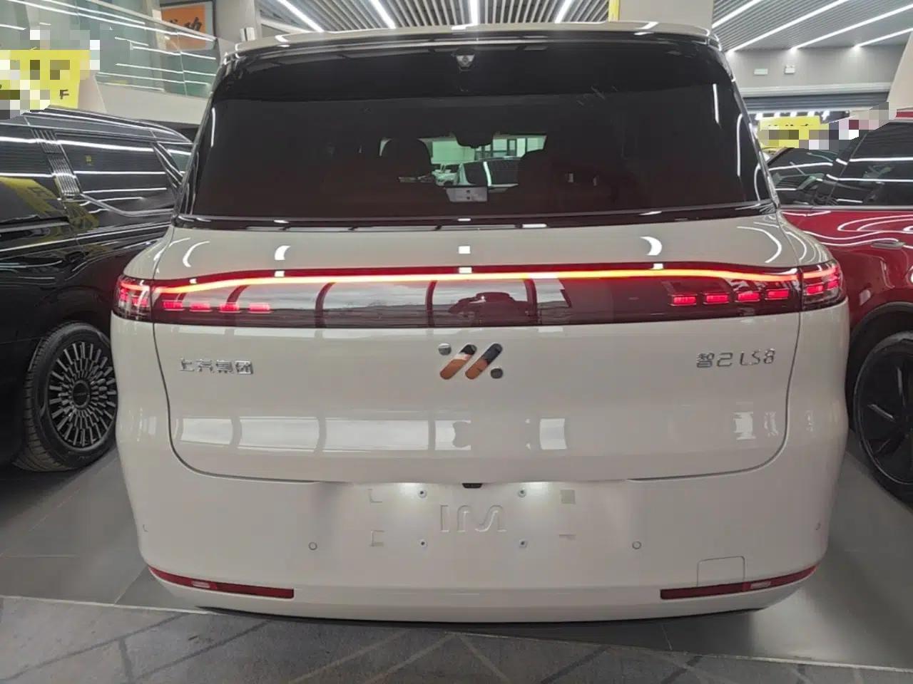 IM Zhiji LS8 2026 Model 52 Max+ Luxury Six-Seat — миниатюра 5