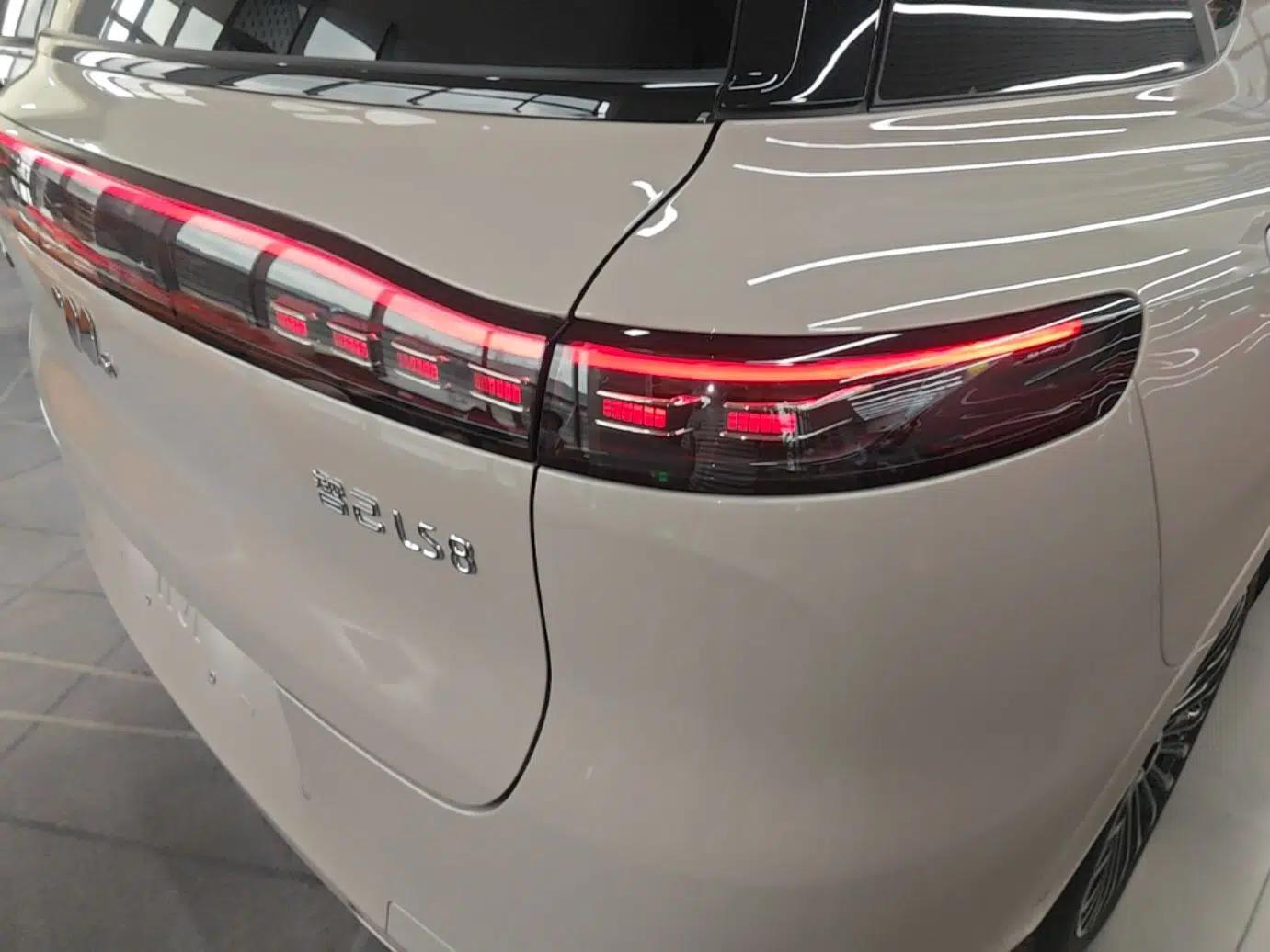 IM Zhiji LS8 2026 Model 52 Max+ Luxury Six-Seat — миниатюра 9