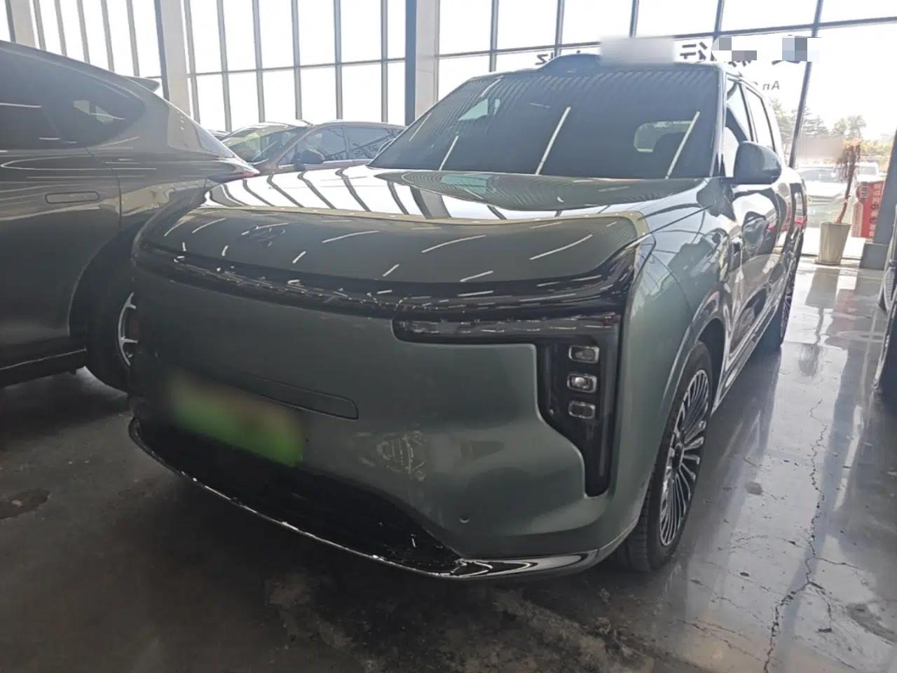 IM Zhiji LS8 2026 Model 66 Ultra Luxury Six-Seat — миниатюра 1