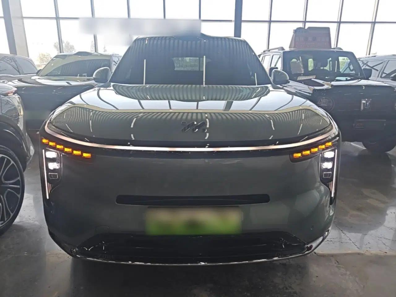 IM Zhiji LS8 2026 Model 66 Ultra Luxury Six-Seat — миниатюра 2