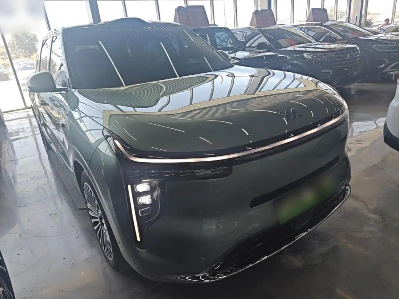 IM Zhiji LS8 2026 Model 66 Ultra Luxury Six-Seat — миниатюра 3