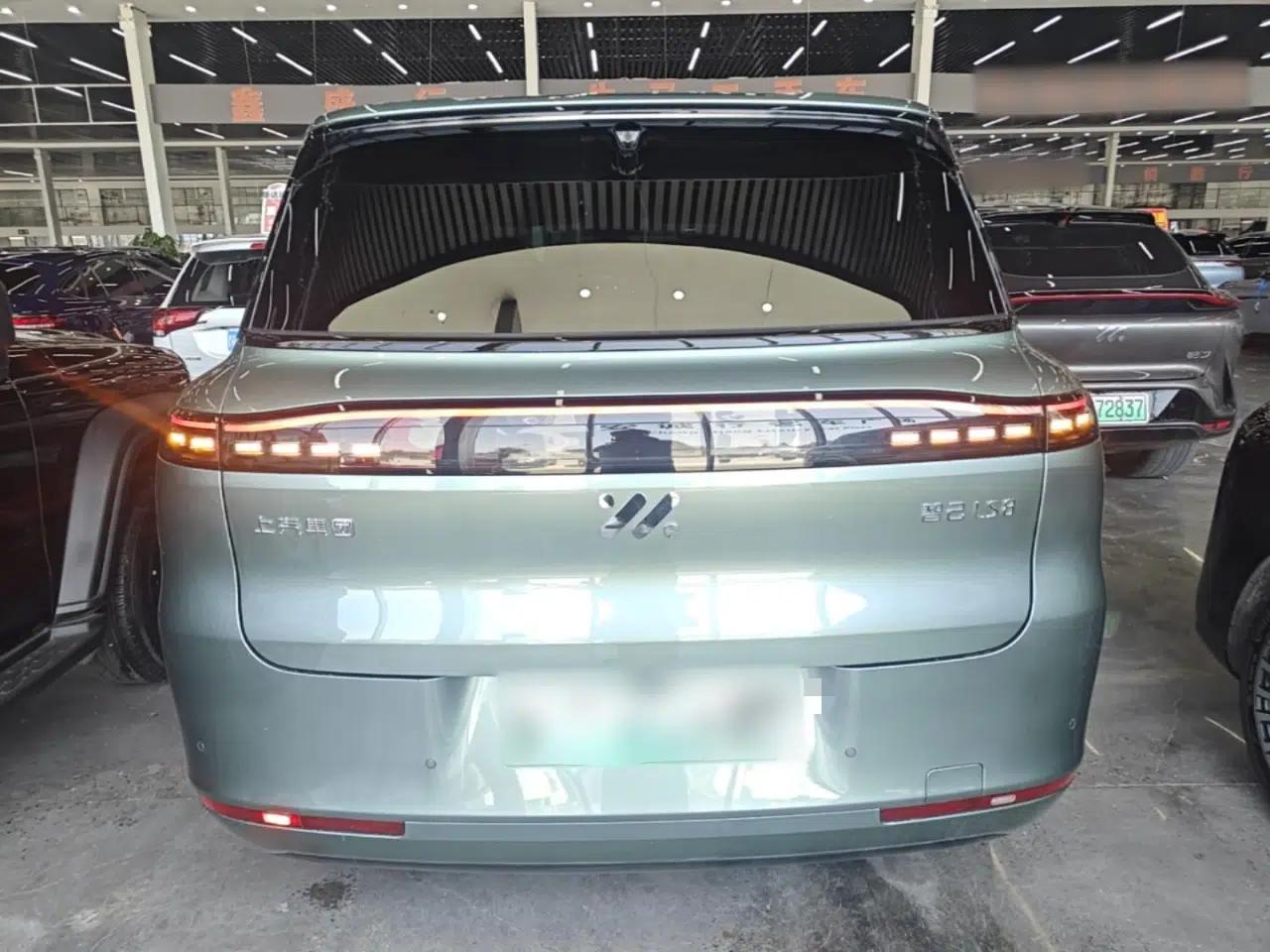 IM Zhiji LS8 2026 Model 66 Ultra Luxury Six-Seat — миниатюра 5