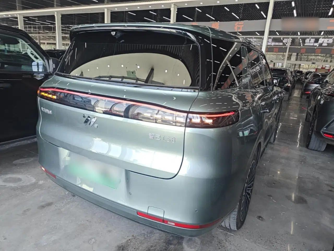 IM Zhiji LS8 2026 Model 66 Ultra Luxury Six-Seat — миниатюра 6