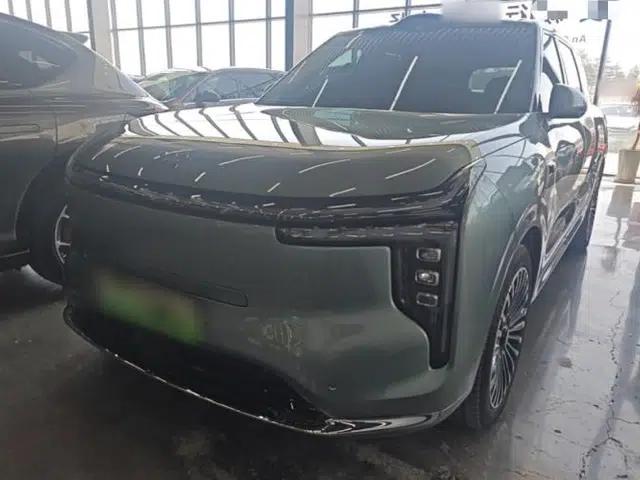 IM Zhiji LS8 2026 Model 66 Ultra Luxury Six-Seat