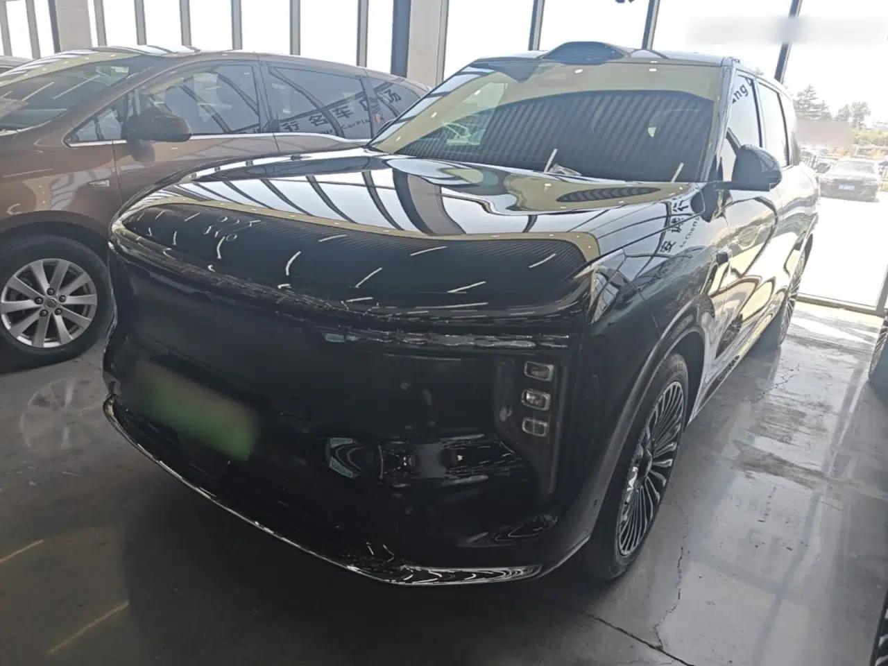 IM Zhiji LS8 2026 Model 52 Max+ Luxury Six-Seat — миниатюра 1