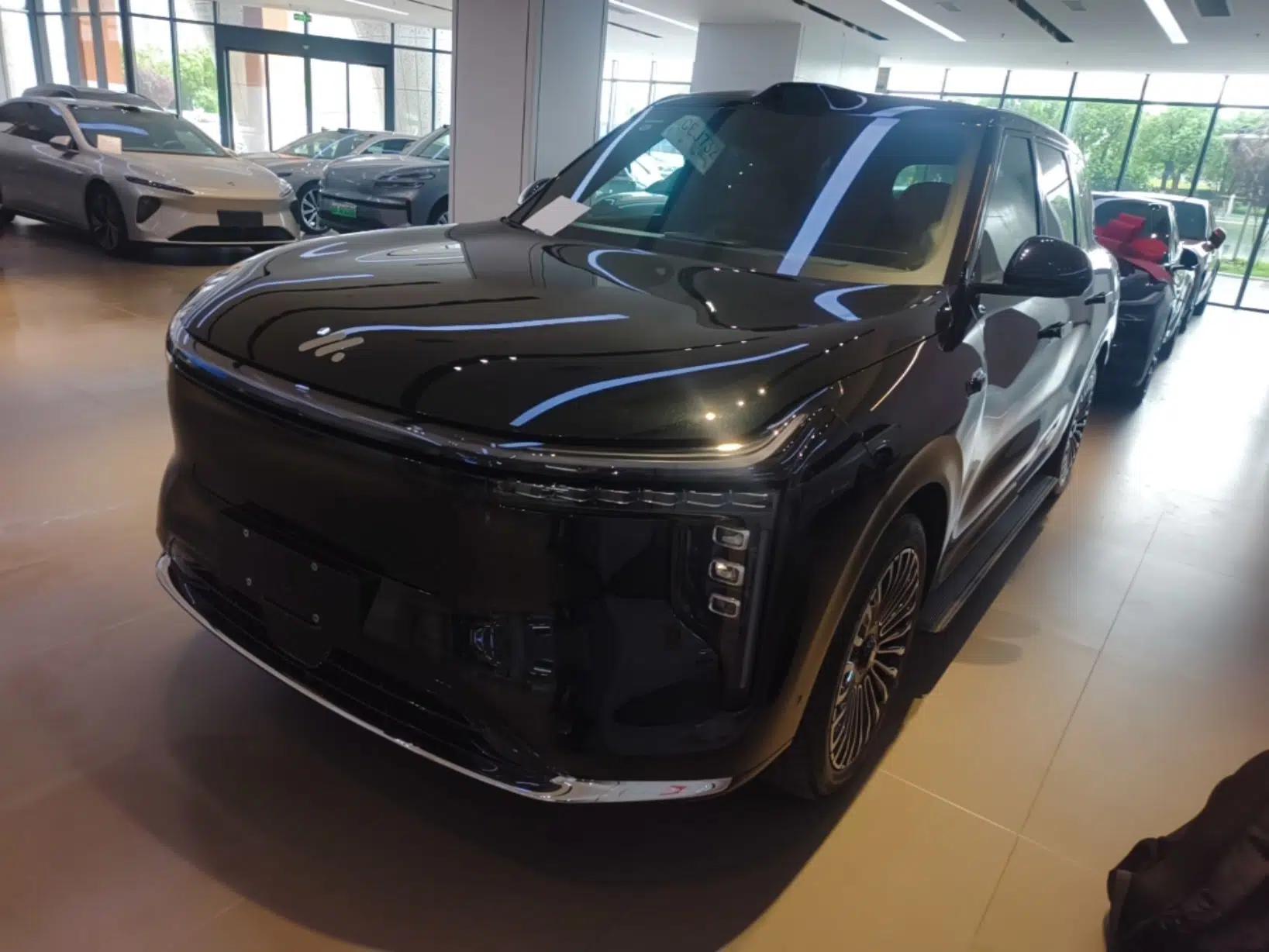 IM Zhiji LS8 2026 Model 66 Ultra Luxury Six-Seat — миниатюра 1