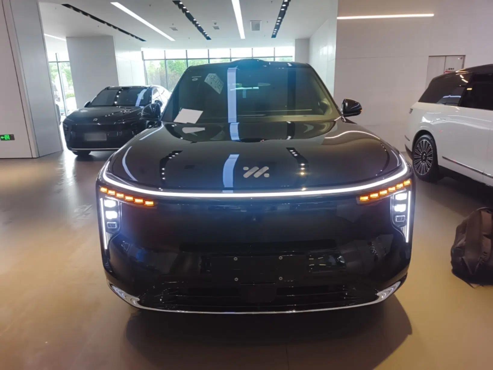 IM Zhiji LS8 2026 Model 66 Ultra Luxury Six-Seat — миниатюра 2