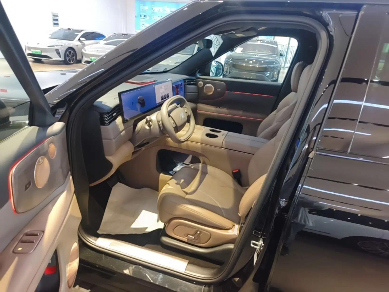IM Zhiji LS8 2026 Model 66 Ultra Luxury Six-Seat — миниатюра 18