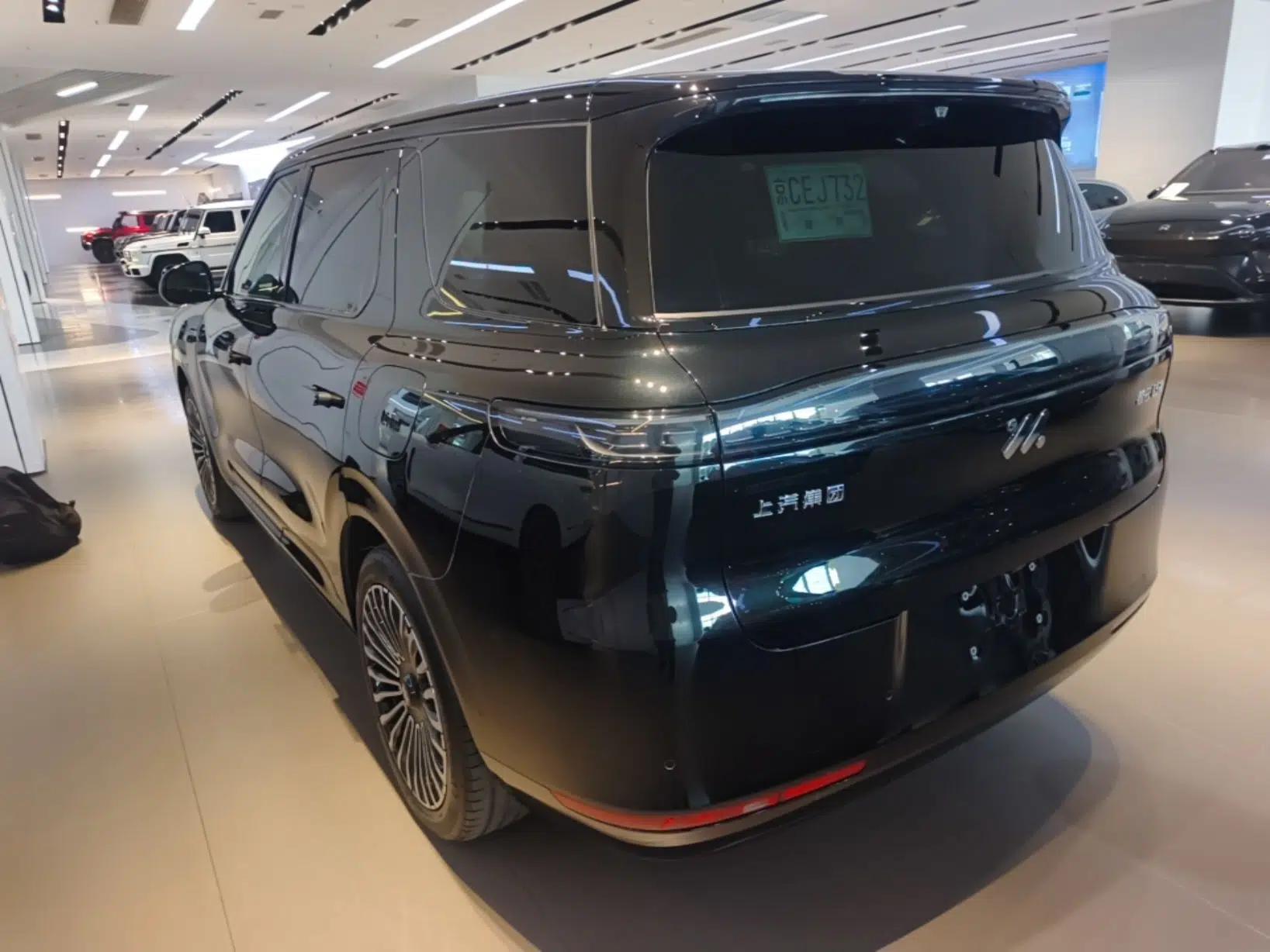 IM Zhiji LS8 2026 Model 66 Ultra Luxury Six-Seat — миниатюра 4