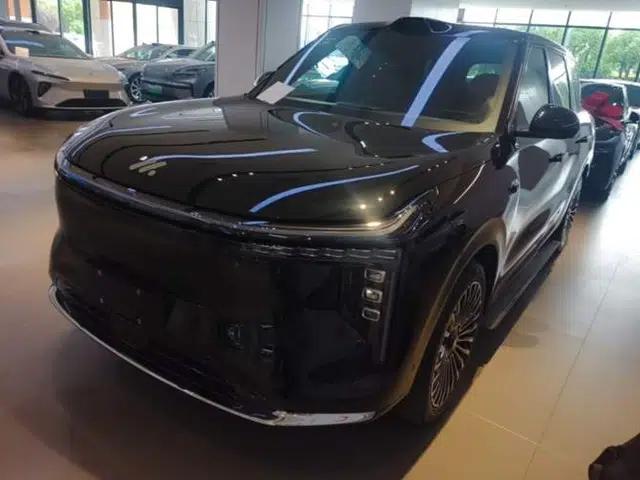 IM Zhiji LS8 2026 Model 66 Ultra Luxury Six-Seat
