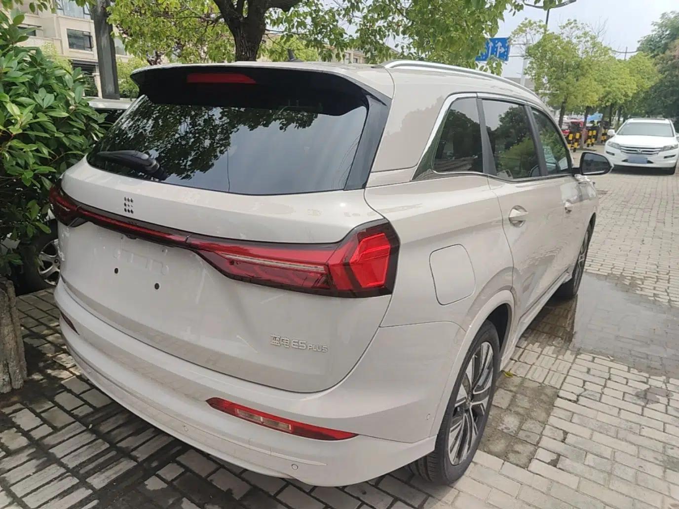 Landian E5 PLUS 2026 Model 230km Ultra-Long-Range Version Ultra 5-seater — миниатюра 6