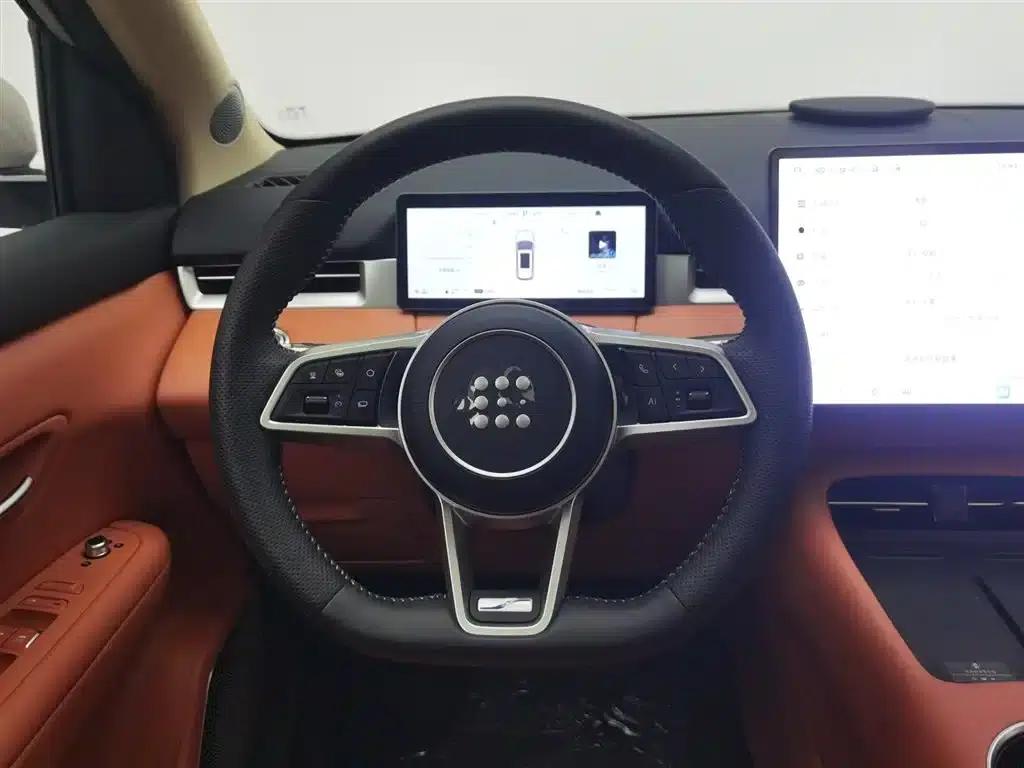 Blue Electric E5 PLUS 2026 Standard Range All-Wheel Drive Performance Ultra — миниатюра 11