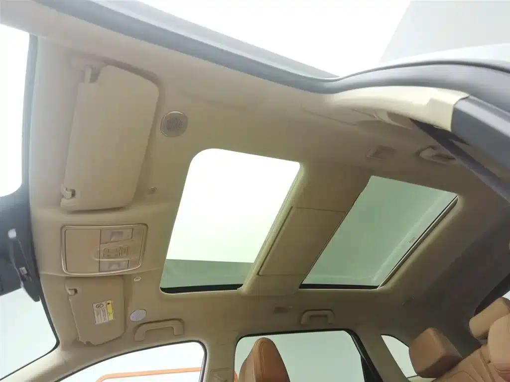 Blue Electric E5 PLUS 2026 Standard Range All-Wheel Drive Performance Ultra — миниатюра 14