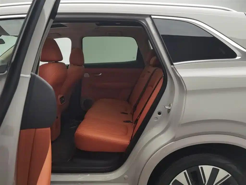 Blue Electric E5 PLUS 2026 Standard Range All-Wheel Drive Performance Ultra — миниатюра 15