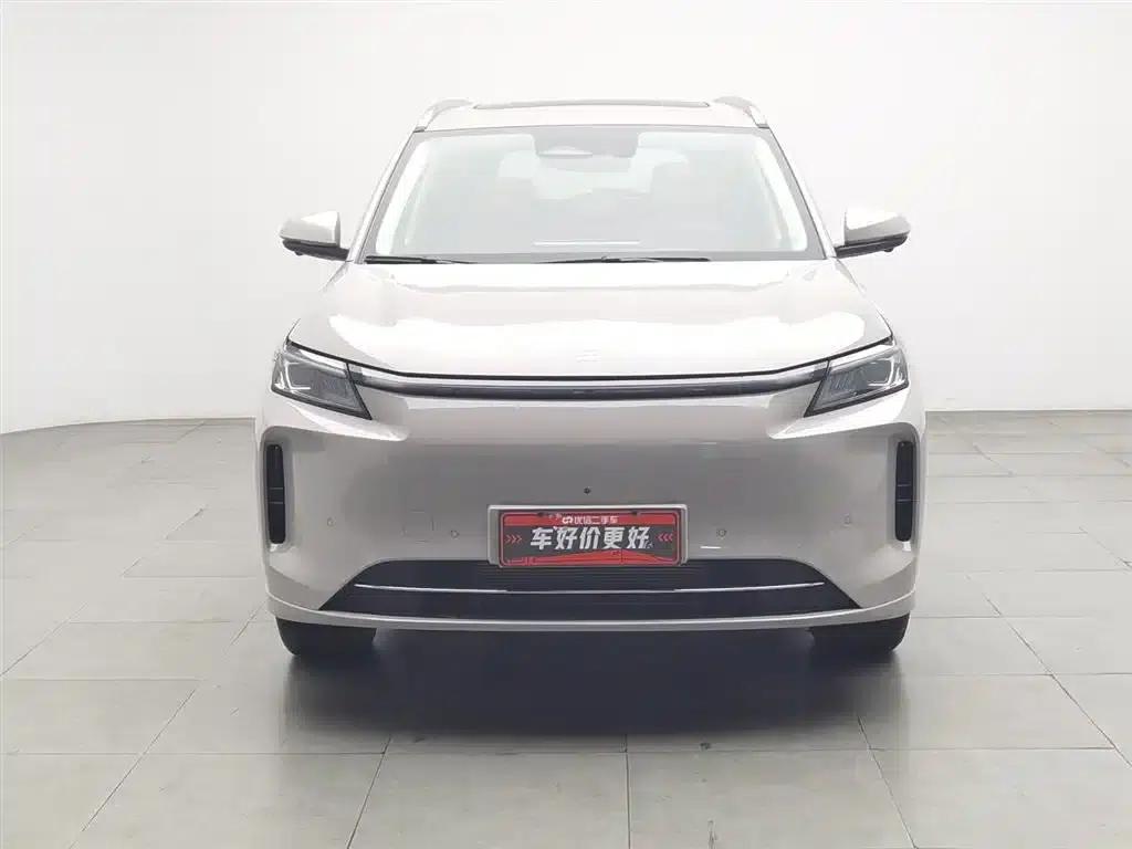 Blue Electric E5 PLUS 2026 Standard Range All-Wheel Drive Performance Ultra — миниатюра 3