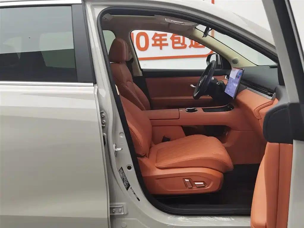 Blue Electric E5 PLUS 2026 Standard Range All-Wheel Drive Performance Ultra — миниатюра 23