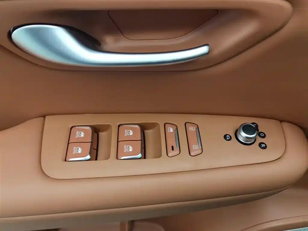 Blue Electric E5 PLUS 2026 Standard Range All-Wheel Drive Performance Ultra — миниатюра 9