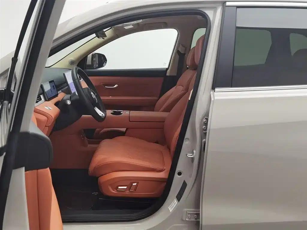 Blue Electric E5 PLUS 2026 Standard Range All-Wheel Drive Performance Ultra — миниатюра 10