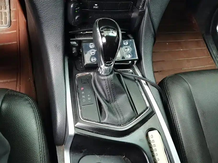 Yusheng S350 2013 2.4T Automatic 4WD Diesel Super Luxury 5-Seater — миниатюра 16