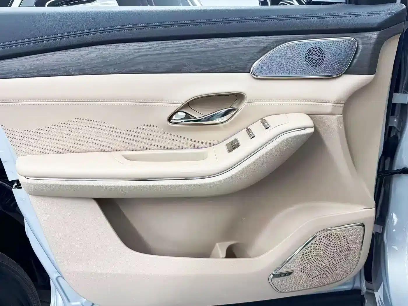 Jetour Mountain & Sea L9 2025 1.5TD 2DHT Flagship Edition 6-seater — миниатюра 17