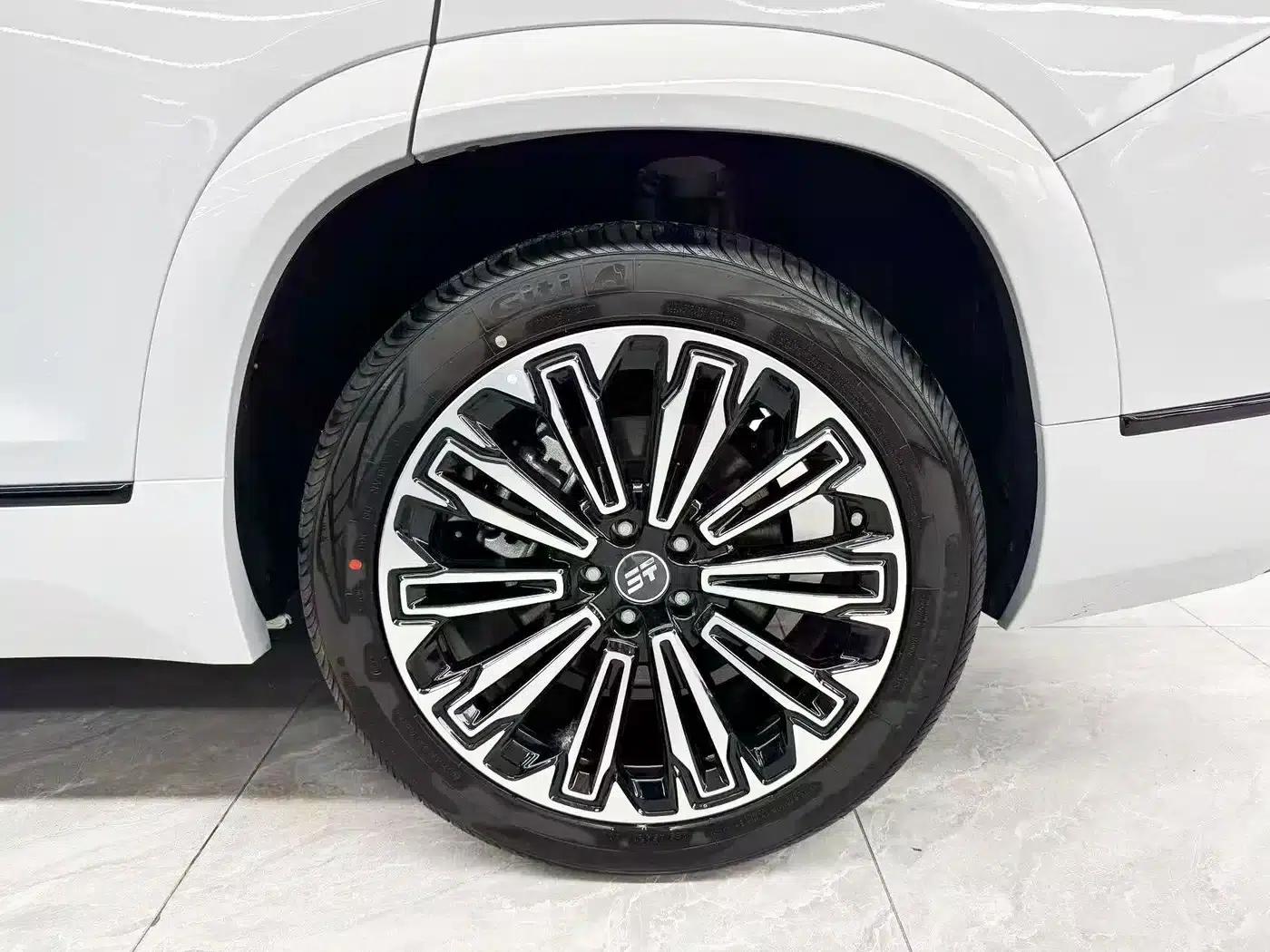 Jetour Mountain & Sea L9 2025 1.5TD 2DHT Flagship Edition 6-seater — миниатюра 30