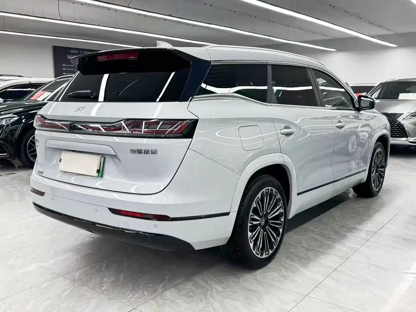 Jetour Mountain & Sea L9 2025 1.5TD 2DHT Flagship Edition 6-seater — миниатюра 6
