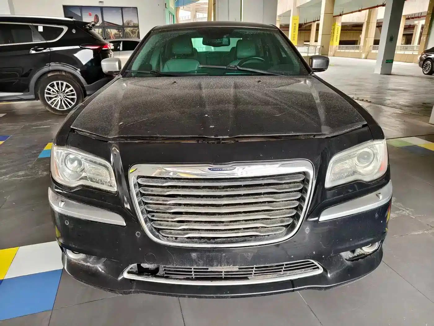 2014 Chrysler 300C Imported Model 3.0L Excellence Edition — миниатюра 2