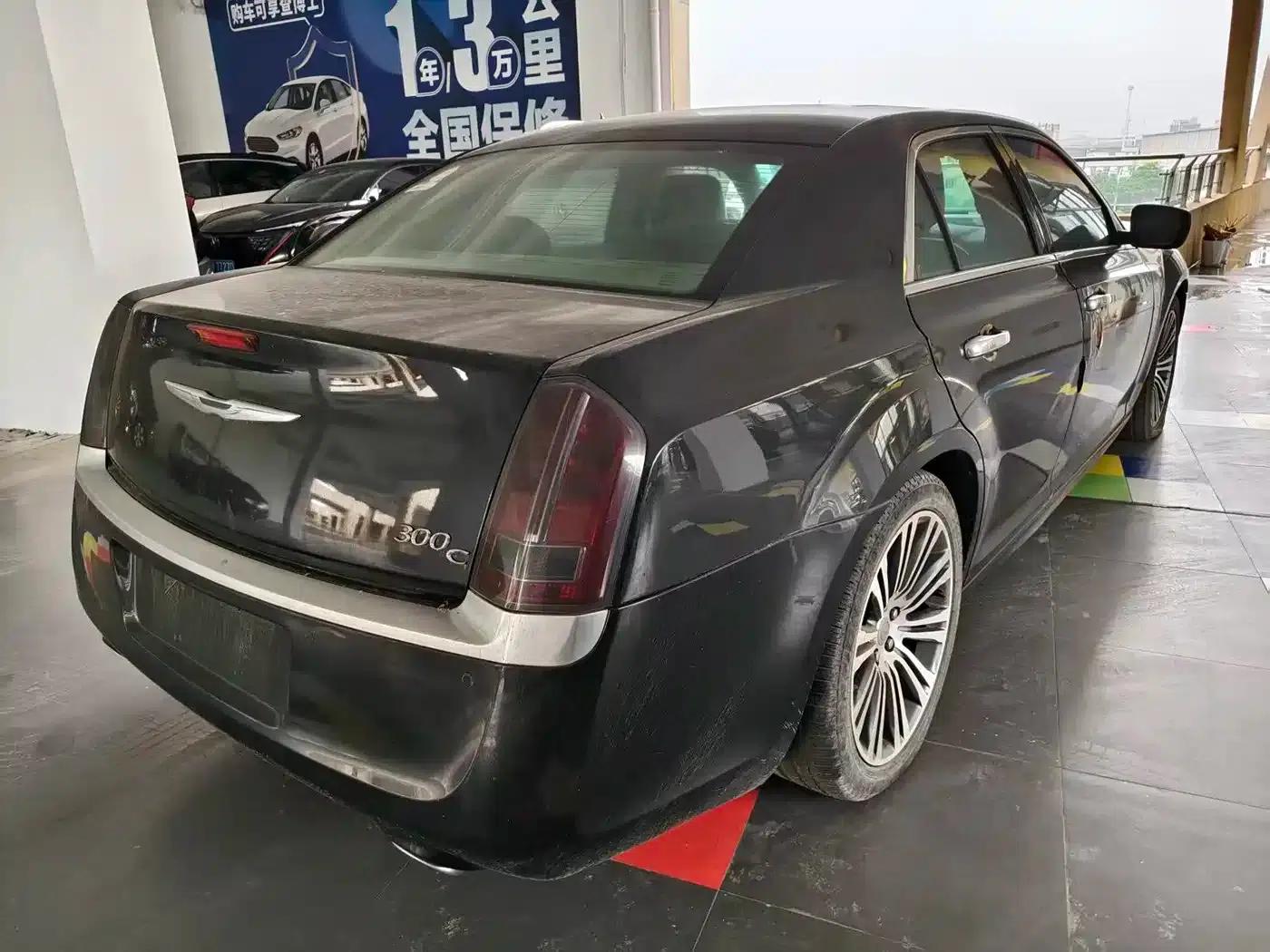 2014 Chrysler 300C Imported Model 3.0L Excellence Edition — миниатюра 5