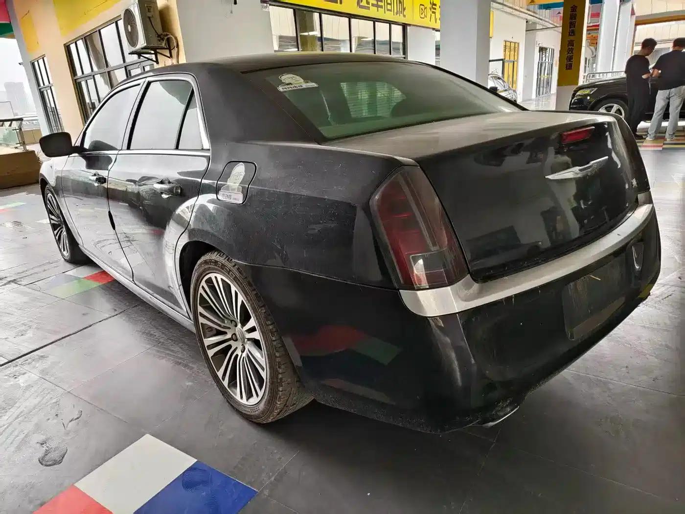 2014 Chrysler 300C Imported Model 3.0L Excellence Edition — миниатюра 6